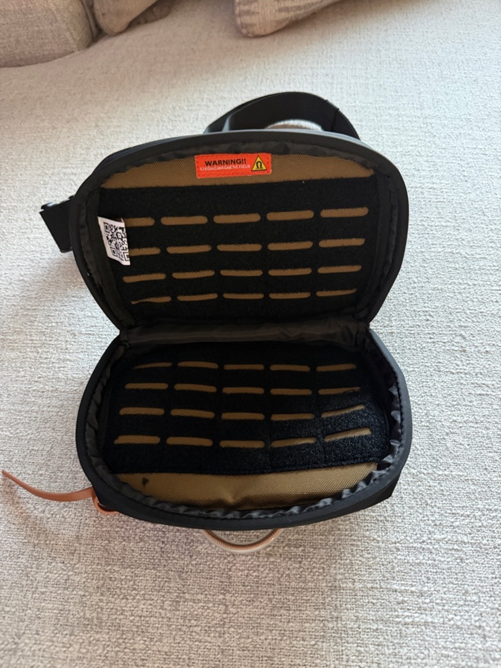 Magnetic conceal carry bag - Picture 2 of 3